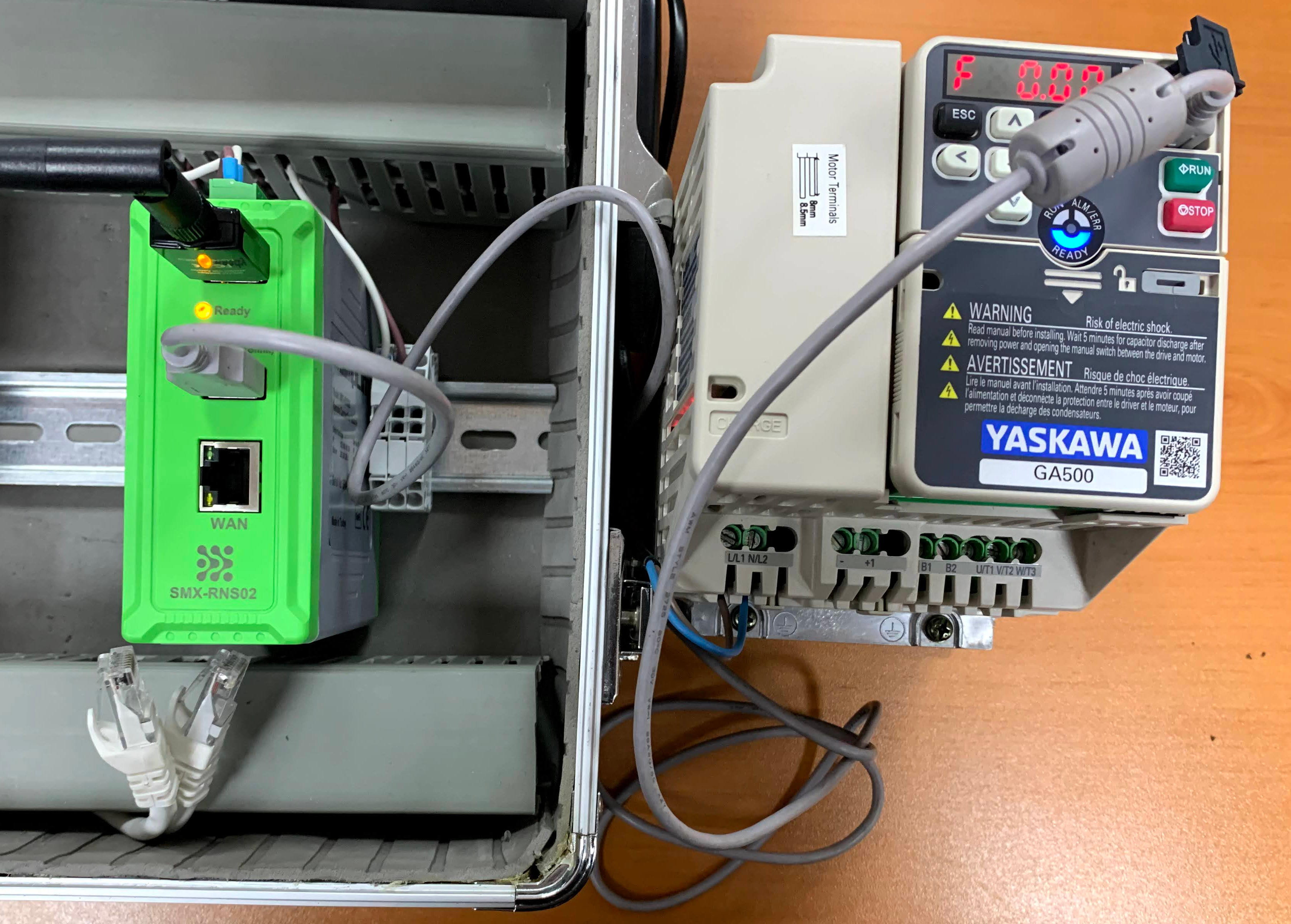 System diagram: SMX-RNS20 connected to Yaskawa GA500 drive